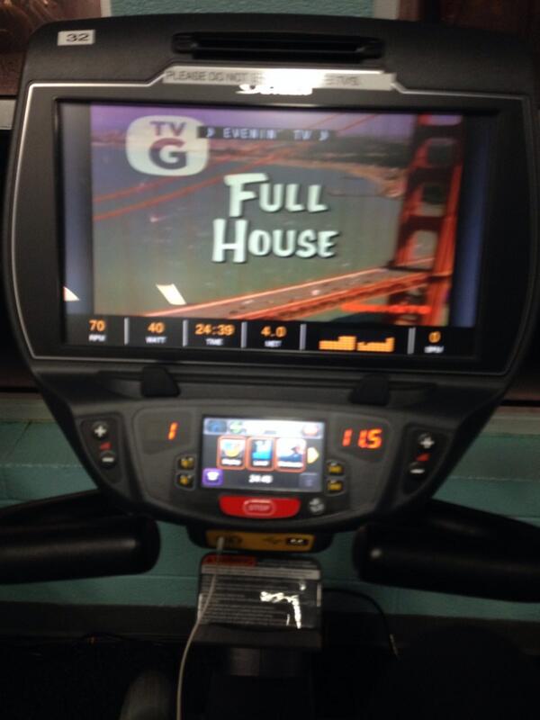 itsardentaylor's tweet image. Full house keeps me distracted from the pain. #gettinswole #exceptnot