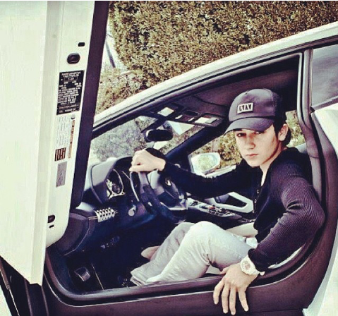 _kevinOr's tweet photo. Buenas noches plebes que descansen y sueñen con kevin*3* http://t.co/kpvD5Z9VRY