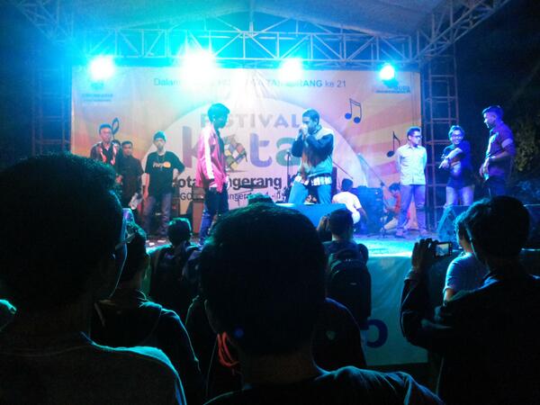 tng_bxcom's tweet photo. BEATBOX BATTLE. SOLO. #KOTAK DAY 2 @TNGBeatboxUnite @Kota_Tangerang http://t.co/yAVNT9C4Dm