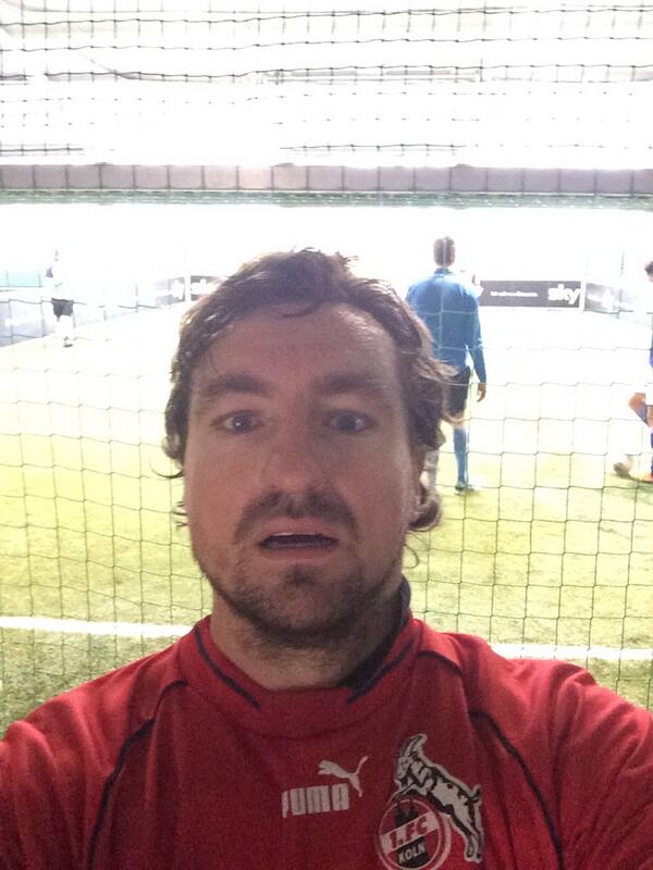 Mittwochskick beim Scheck im einzig wahrem roten Trikot #effzeh #tabellenführer