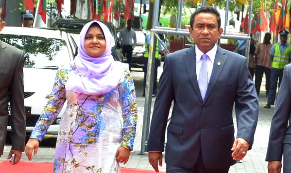 vnewsmv's tweet photo. Amilla dhathurufulhehgai raees ge dhe kanbalun singapore ah
http://t.co/g964kyBTMT http://t.co/ieAW4f6iMH