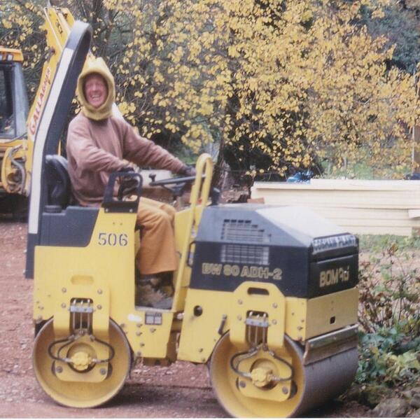 På ångvälten på klostret i Chithurst, där jag bodde i 7 år. Och meditation nummer 2:copy.com/E3duNNvJt1Qz