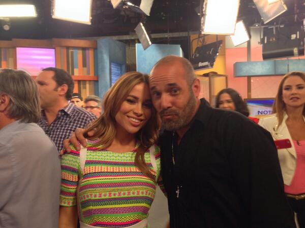 ernestoelcoco's tweet photo. Bella y talentosa, a verla junto a WIlliam el 14 de Marzo http://t.co/zmhCCR2Trf