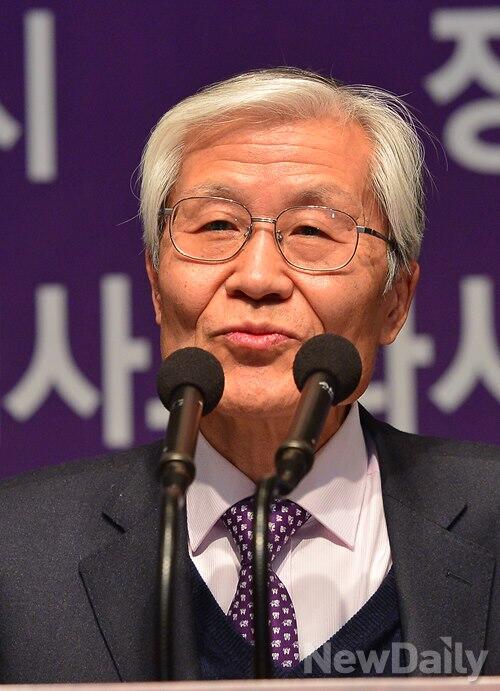 jesayo's tweet photo. 조갑제 대표, "고등학교 한국사 파동의 핵심은 교육부!" http://t.co/2k1C7nHcAf
