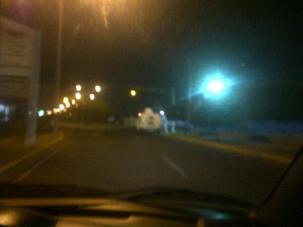 RUBEN21_80's tweet photo. Militarizada mcbo desde la 1 45am con tanqueta en todas las esquina @trafficMcbo http://t.co/DmjexV1Ctg