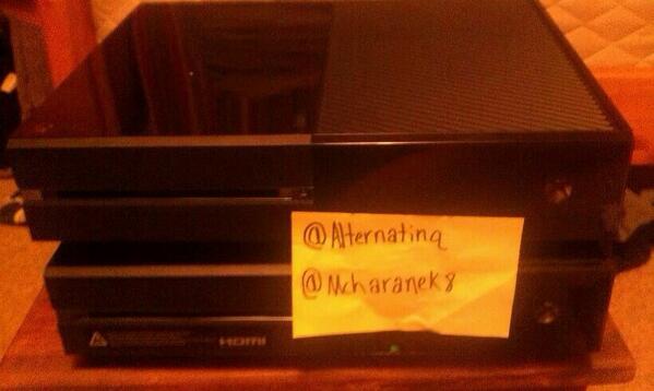 mcplsss's tweet image. GIVEAWAY follow @mcharanek8 and @alternatinq for a chance 2 win 2 xbox ONE GIVEAWAY RT. ENDS AT 400 rts go!!