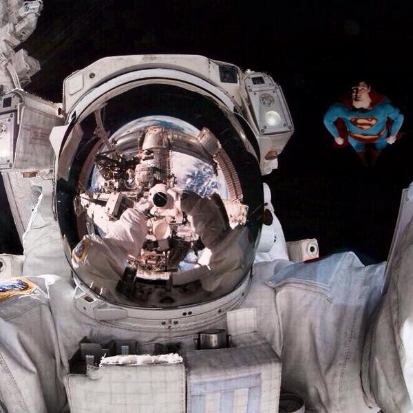 SupermanTweets's tweet image. #RandomFactAboutMe I like to photobomb people..