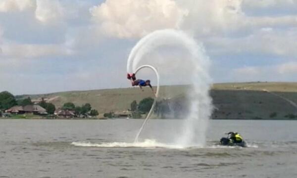 _flyboard tweet picture