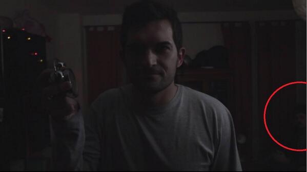 Ponemos en marcha el concurso "busque a Manu Riquelme" en el etalonado del corto <a href="/NODESPIERTES/">NO DESPIERTES</a> jamesonnotodofilmfest.com/cortos.html?id…