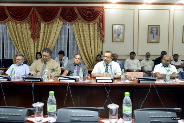 vnewsmv's tweet photo. Sharuee maruhalaage vaahaka nudheh'kuma EC ge members ah naseyhai therivejje
http://t.co/WAYq9bv2OT http://t.co/PvsVgKu8ZQ