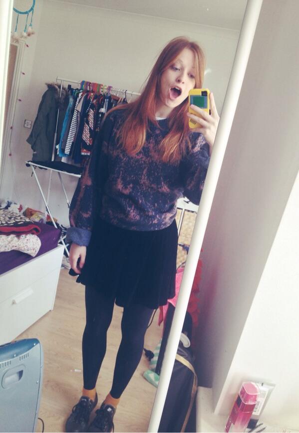 orlagartland's tweet photo. lil' break from writing songs today, off to Southampon to visit the eternal babe that is @Tomathys http://t.co/Y4gKd6jusZ