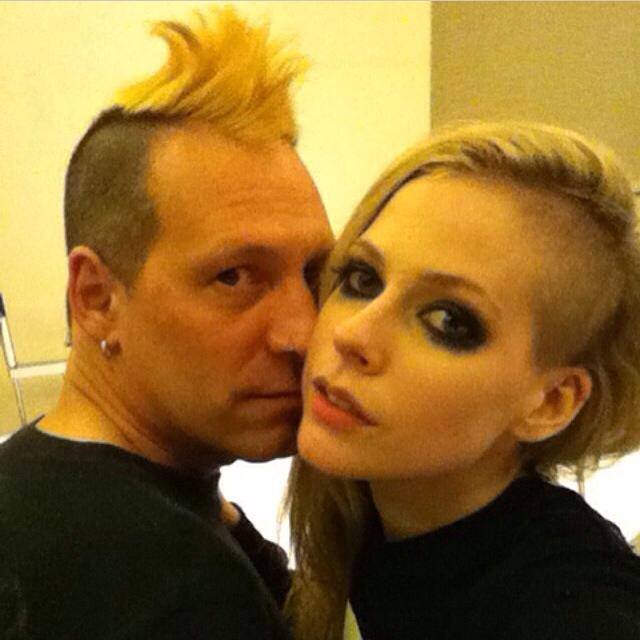 Avriljapan アヴリルの髪型が超ロックな感じにs ﾟdﾟ どんな髪型も似合うから羨ましい っ W C Http T Co Einaclsnd4 Twitter