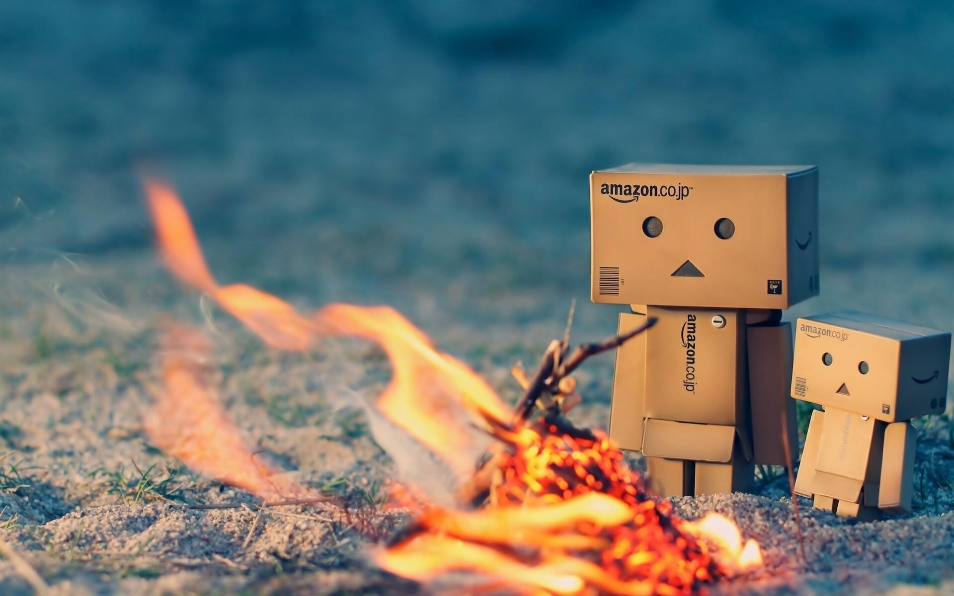 無人機bot ダンボー Danboard あずまきよひこの漫画である よつばと に登場するロボットを模したダンボール製の着ぐるみ またヴイストン株式会社からはダンボーのロボットキットが実際に発売されている T Co Tq5uiir5b8 Twitter