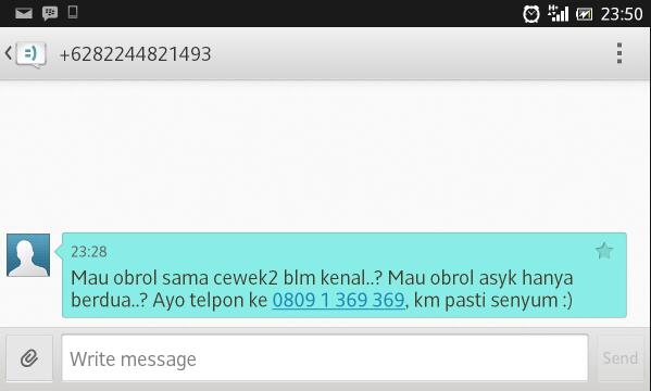 ayukyakyuk's tweet photo. Ini malem2 dapet sms gaje, cuma senyum mah lewat.. ini sudah ngakak ngehubungin @nuningabe http://t.co/wPvhKIuQvT