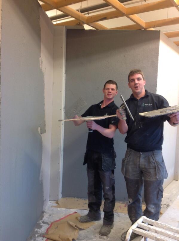 scheffer_arno's tweet photo. Leerlingen plafond- en Wandopleiding maken kennis met stukadoren.@STUCNN @NOAAfbouw @kbbsavantis http://t.co/mec2BLA2lk