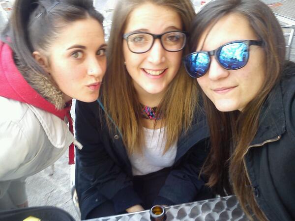Esthercitaa16's tweet photo. Nada que mejor que tomarse una cañita con @laurii_pasaron @Victorialuengo por los madriles ;) http://t.co/nCXgXswQkr