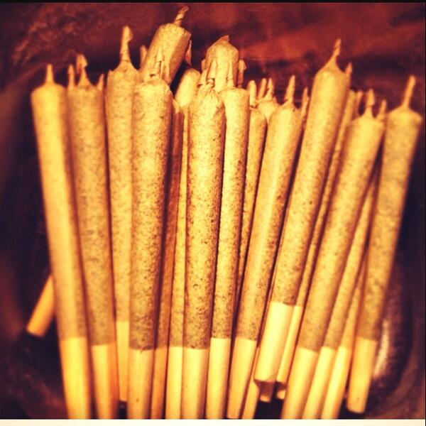 Smoke_Farm's tweet photo. Don't forget to stock up on your Raw Papers for the weekend. #HappyFriday #SmokeFarm http://t.co/Yz43ltXcmd