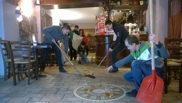 simonegarino's tweet photo. #SkyOlimpiadi #curlerperungiorno Noi lo giochiamo così ;) http://t.co/iP0qzVehGs