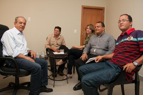 _IrisRezende's tweet photo. Iris recebeu a visita de Jonh Kennedy, Vitor Paulo, Bispa Iêda e Bispo Wanderley da Igreja Batista Vida Nova. http://t.co/0JExjBy933