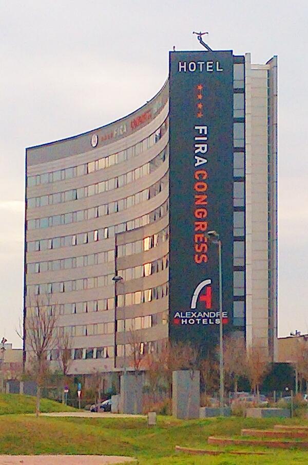 #MWC14 Continuamos ntro. camino hacia <a href="/firacongress/">Fira Congress</a> y exponemos los #tours de <a href="/BcnCultural/">Barcelona Cultural</a> en goo.gl/OfBjRW