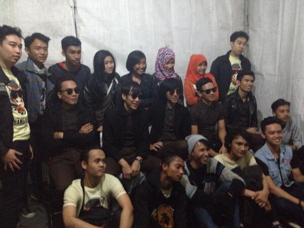 CRBandung's tweet image. Foto bersama @twitchangcuters dan cr bandung ! #keepfriends #visualis