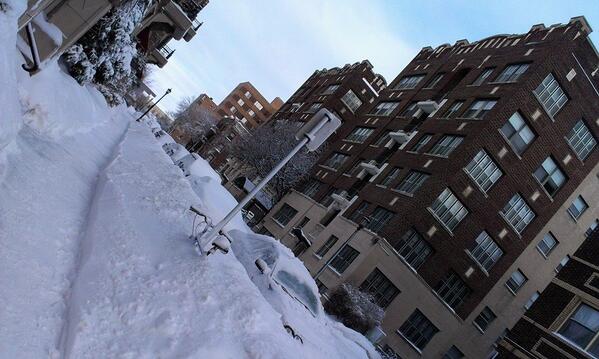 thejonesdickens's tweet photo. #snowmageddon #snowpocalypse This is #minneapolis right now. No sympathy for #snowedoutatlanta. Photo: Clarence Reed. http://t.co/3ERK7y5uDc