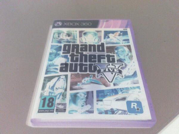 AdrianAtleti99's tweet photo. Foto en modo "negativo" a la carátula del GTA 5!!! http://t.co/CVU58Axa77