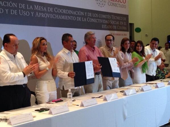 gobiernocolima's tweet photo. Signan convenio de colaboración Gob Mario Anguiano y srio @SCT_mx Gerardo Ruiz Esparza #ColimaConectado http://t.co/2Z6C8ZM60f