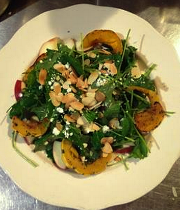 CafeCibon's tweet photo. Bolton farms baby kale salad, roasted delicata squash, honey crisp apple, goat cheese, white wine vinaigrette http://t.co/JYn25YY2Qo