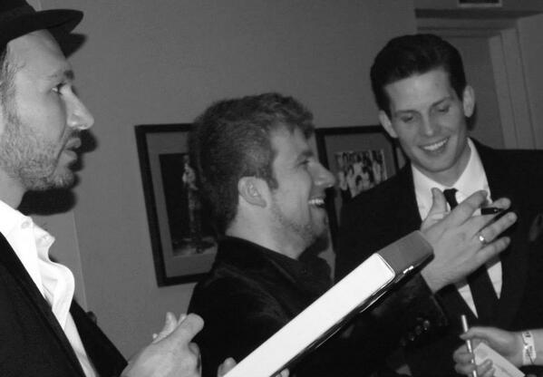 HoleleeCow's tweet image. This is the picture @kimmyg65 .  @TerriThorn1 captured it. Thank U Terri!  #NeededThisOne  So Brightens Up Dark Days!