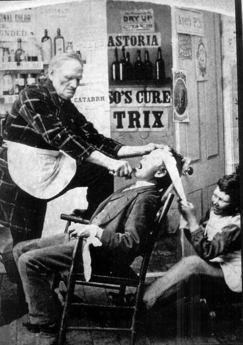 Sabias? Curiosidades on Twitter: "Dicen que la silla electrica fue  inventada por un dentista en 1881 en NY, no se que pensar...  http://t.co/cR91GPLcOQ http://t.co/vbJZ13v7Ro" / Twitter