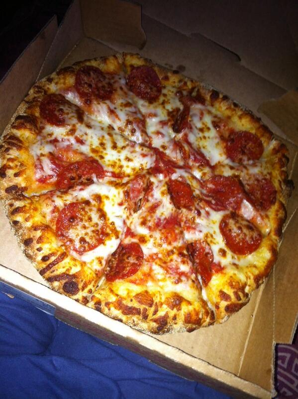 taytay_wayyy's tweet image. My food here #pizzaBolis