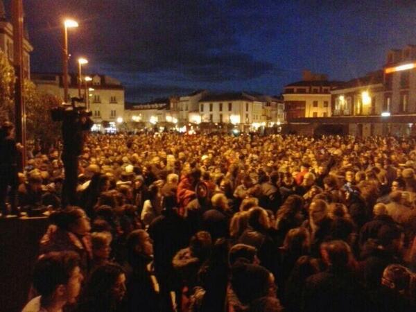alexrrss's tweet photo. #AlcazarResiste #AlcazarEnLucha #AguasNoSeVende #AguasAlcazar La mani + multitudinaria de la historia de Alcázar http://t.co/vwp2zB9kYa