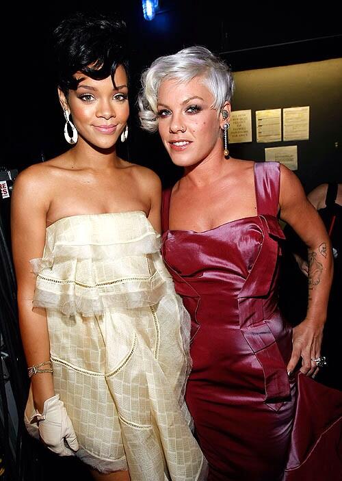 PinkSpainPage's tweet photo. Ayer una diva de la musica hizo 26 años. Felicidades @rihanna! http://t.co/52issk1nRt