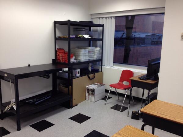DavidPeins's tweet image. .@HEROESgifted new #shop classroom for #robotcs #3Dprinting and #arduino #robotics !