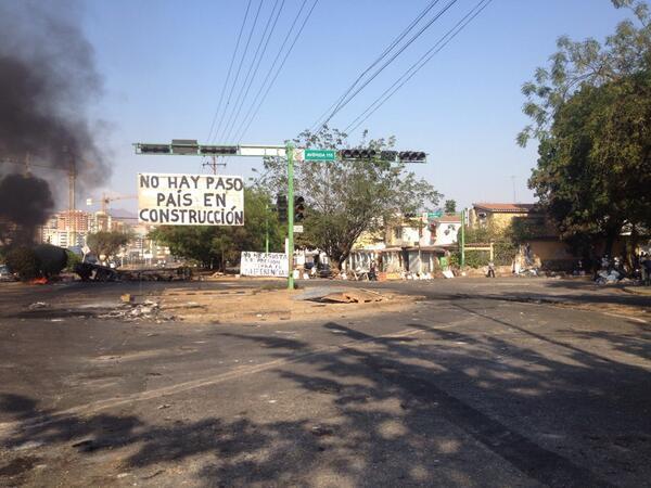 soydanydc's tweet photo. IMAGEN: #21F (4:50PM) Av #Cuatricentenaria el #Bosque #Prebo #VallesDeCamoruco #Valencia. http://t.co/YG0LXnHAHz