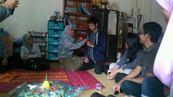 Acara diawali dengan penyematan emblem CANDIDA dari ketua yang lama kepada ketua yang baru