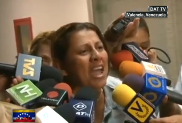 CNNEE's tweet image. Liliana Gutiérrez: "No somos fascistas. Somos venezolanos que nos duele todo lo que pasa"VIDEO cnn.it/1cybcem