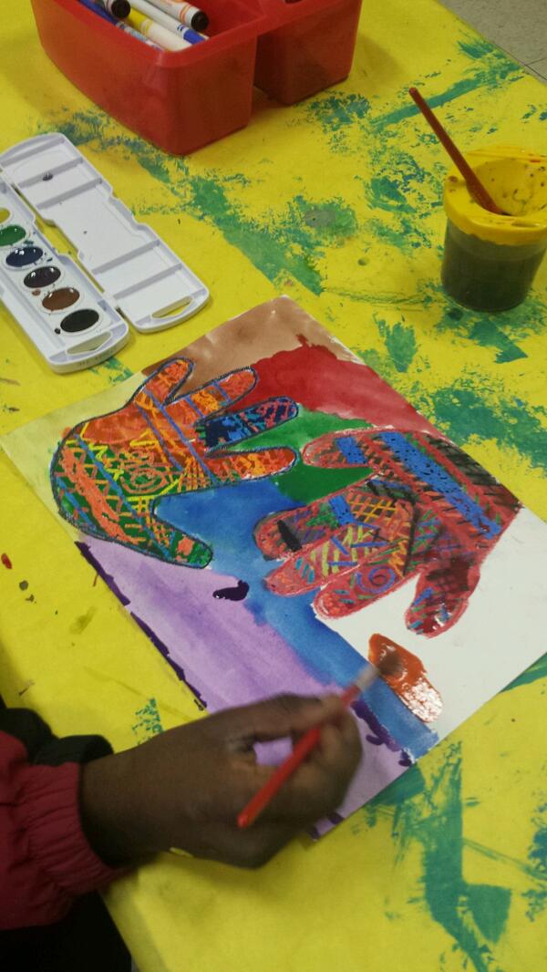 MsLounds216's tweet photo. Water resistant painting in 4th grade @LEPFalcons @ICANSCHOOL  #funfriday #icanschools #paintingday http://t.co/0zw2grZezV