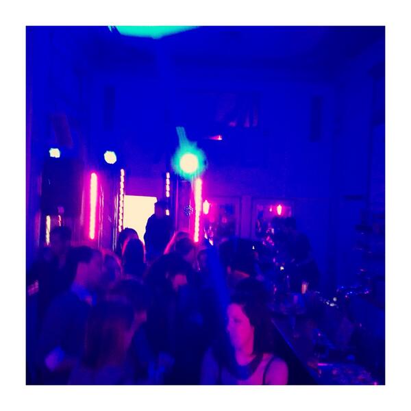 Vous venez faire la fête?!