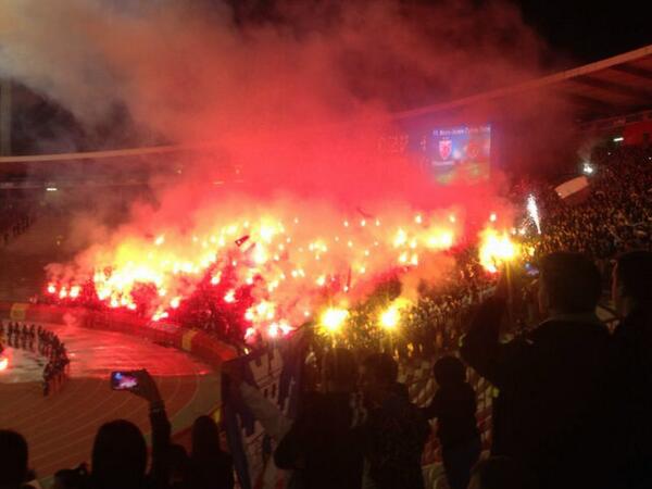 AlbertoArru's tweet photo. Pyro en Belgrado http://t.co/GLQUDzmqON