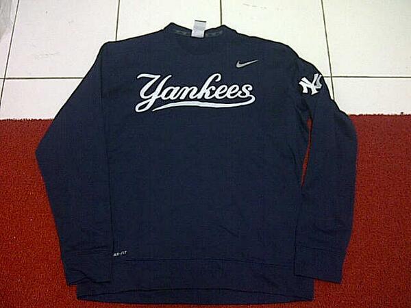 new york yankees sweater ori nike size L bule...lebar 62cm....Rp.250.000