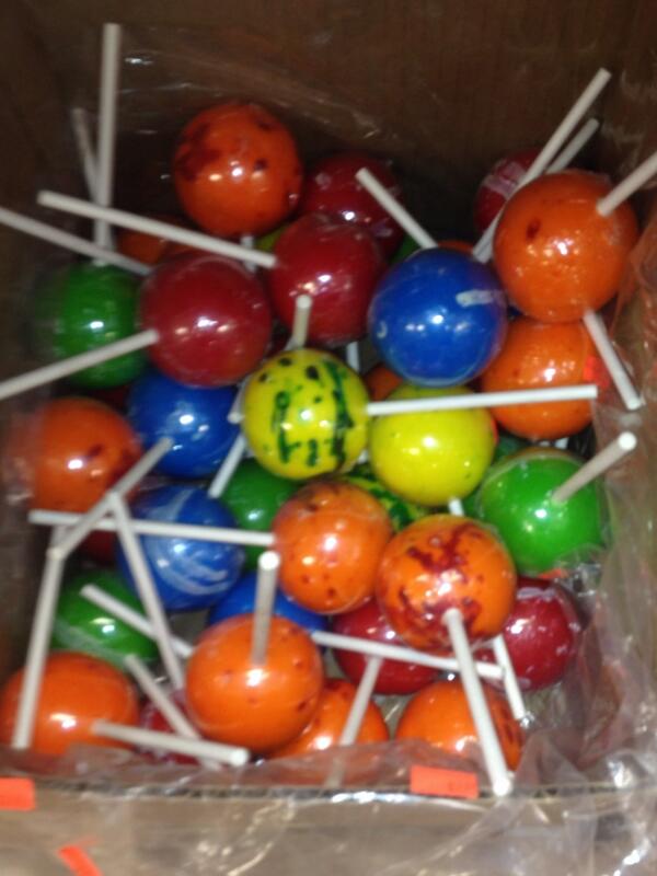 ally_summers's tweet photo. JAWBREAKERS 🍭🍭 #missthese #thebest http://t.co/kbZ3XNjhYH