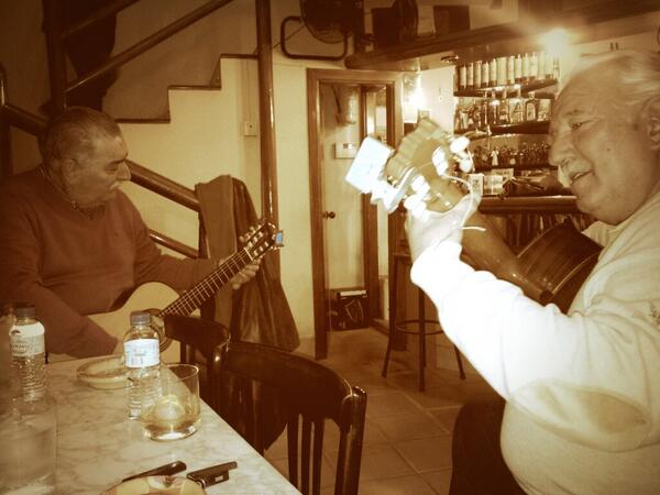 rulailas's tweet photo. Otra noche mas en compañia con valor incalculabre. Gran calidad entre cacharrada http://t.co/FMYyatw7QB