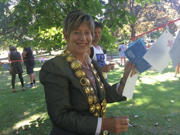 allrightnz's tweet image. Mayor @LianneDalziel leaves a message on the Trees of Hope