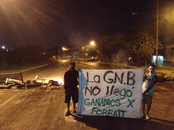 SoyVnezolano's tweet photo. Cabudare valle hondo 7:05pm #21F #ResistenciaVzla http://t.co/StE88brZuw