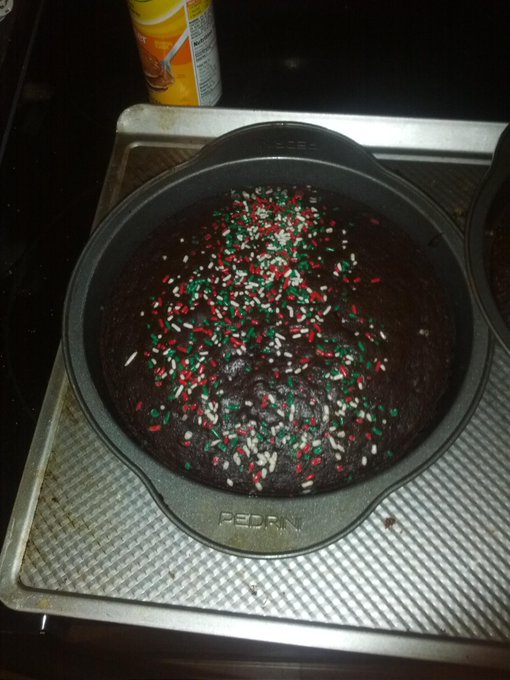 Yk your in the stics when you gotta nake your own fun fetti cake http://t.co/p3YSSC7Ebh