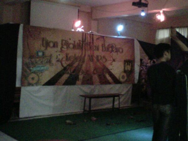 nurulainiprtn's tweet photo. Now!!! Ujian prakter seni budaya kelas 12 IPS dan BAHASA at @sman10bdg_2014 #SOCIALBERSATU http://t.co/EVB5MmjGC3