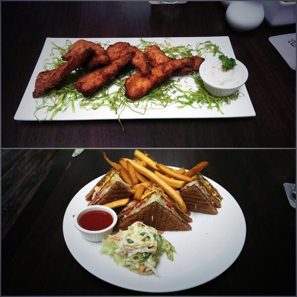 _AmitSawant's tweet photo. Hearty #lunch of #CrunchyChicken &amp; #ChickenClubSandwich at @aromas_cafe @MarketcityKurla #FoodPorn #Yum @burrp_mumbai http://t.co/2tKgh5qrwJ