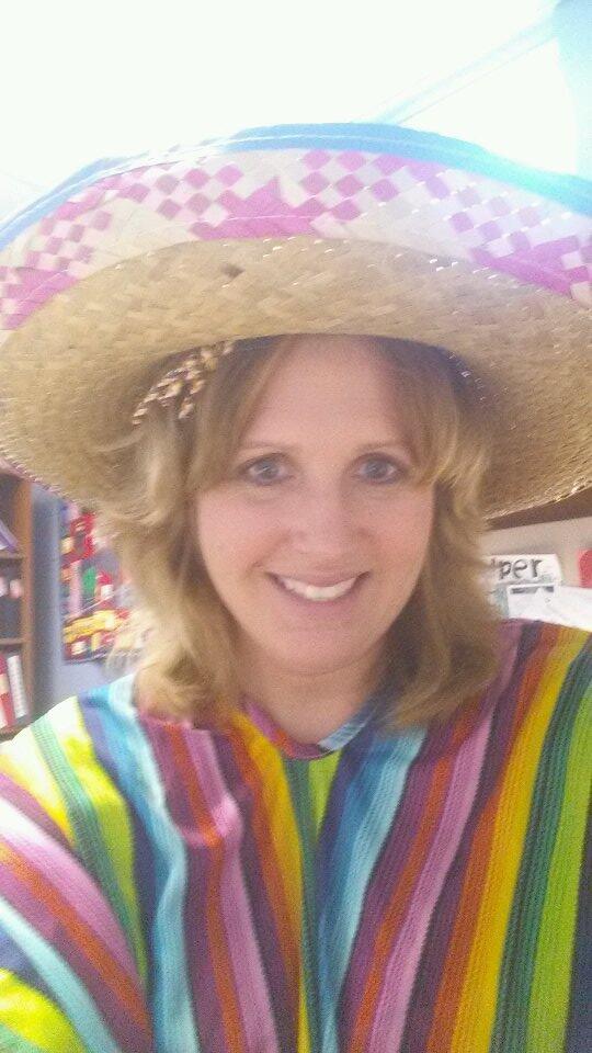 MrsSchwamman's tweet image. The things we do for kids. ..it's a book fair fiesta... Hot hot hot chili peppers..
#bombdiggity!!!